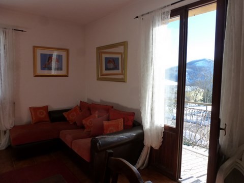 Livingroom with balcony door