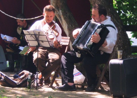 Musicians, one violinist, one accordianist