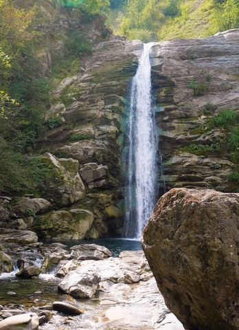 Cascata di Golferone.  Waterfall